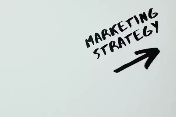 Stratégies efficaces pour se démarquer de la concurrence en marketing